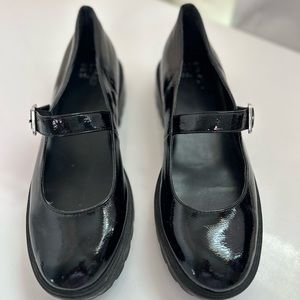 Super cute Mary Janes -size 10